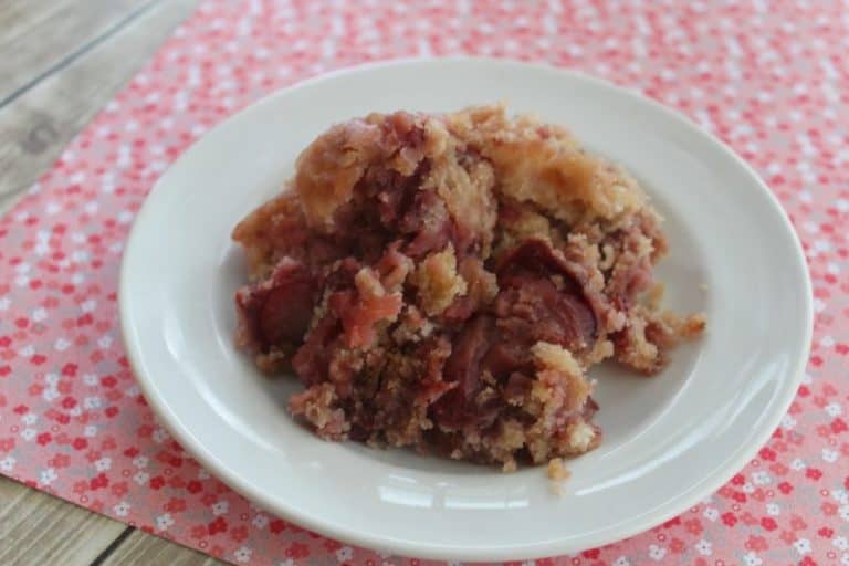 Slow cooker strawberry Cobbler 